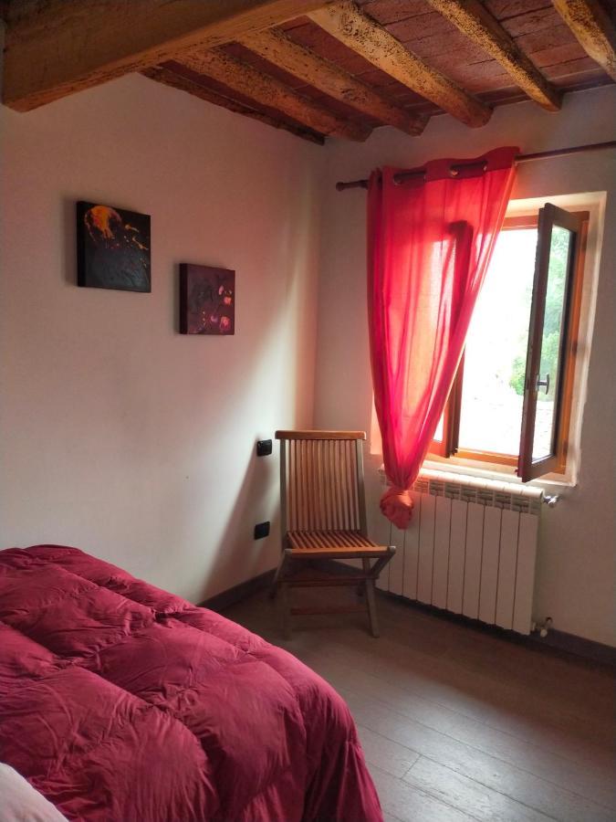 Agreable Maison En Triplex Avec Cours Interieure En Campagne Lucca Bagian luar foto